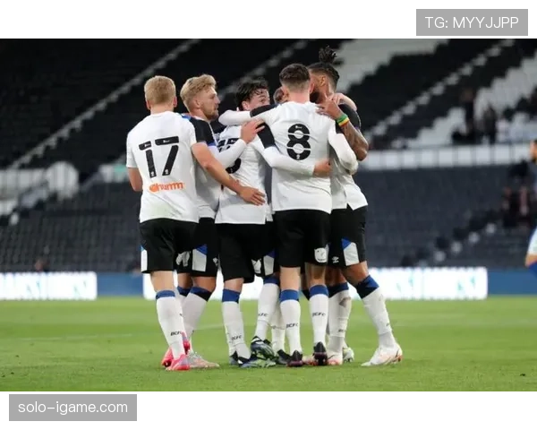 赫尔城球迷翘首以盼新赛季重建计划，球队蓄势待发迎复兴曙光