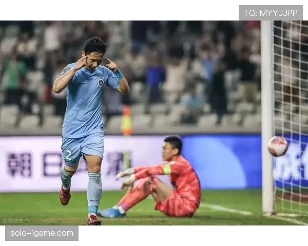 足球巨星转会传闻再起波澜，状态回暖引球迷热议