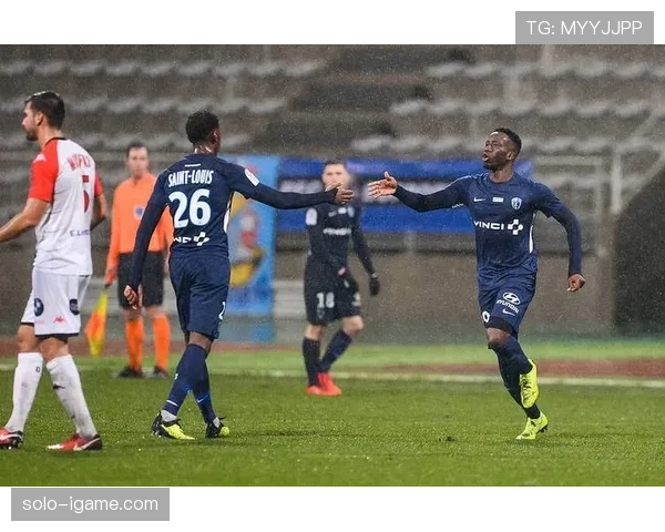 塞维利亚逼抢体系再添新章,战术革新助力球队状态回暖 塞维利亚逼抢体系再添新章,战术革新助力球队状态回暖