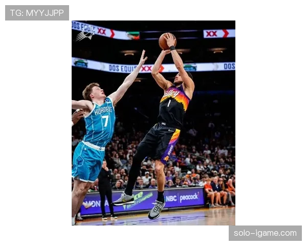 布克无球跑动频率提升拉开防守空间助太阳得分爆发